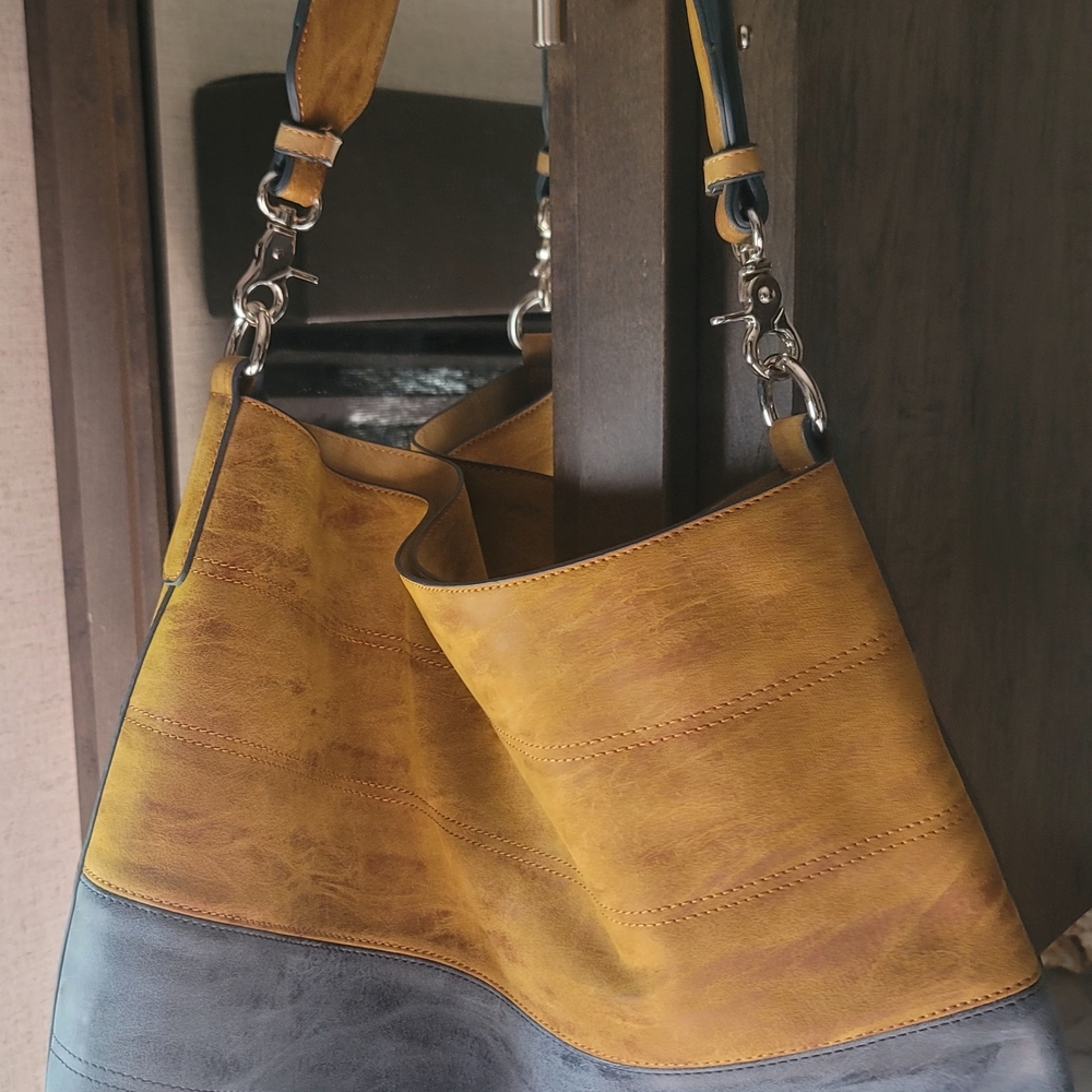 Sydney Love Reversible Vegan Leather Large Shoulder Tote Bag. 